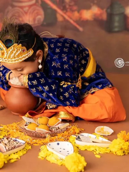 A playful moment from our Krishna shoot, as my son pretends to steal from the pot of butter. It’s these personality filled shots that I love the most.