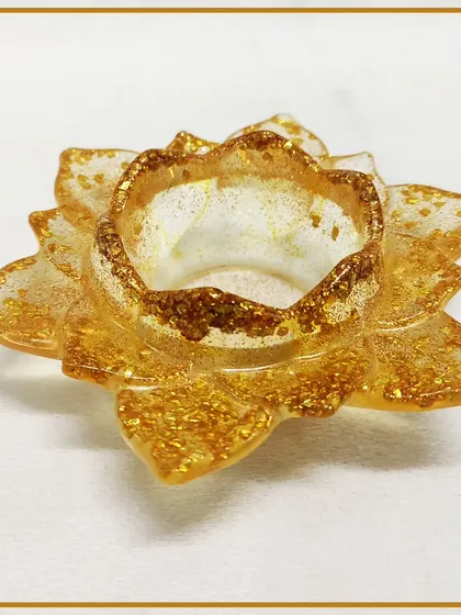 A beautiful lotus-shaped tea light holder made from glitter-infused resin. Learn to use different molds to create functional and decorative resin objects.