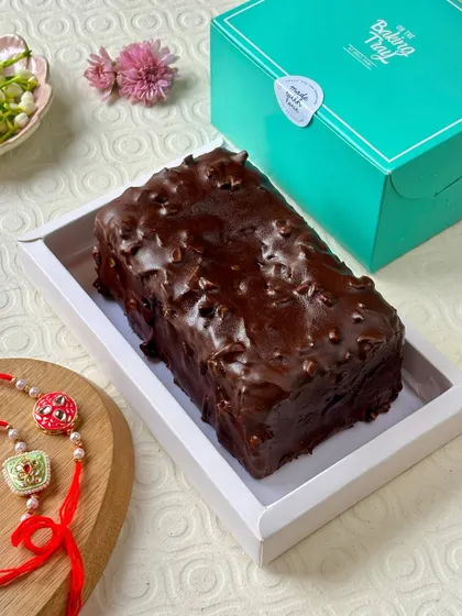 A closer look at my healthy and delicious Ragi & Jaggery Cake, beautifully packaged for Rakhi. It's the perfect gift for a sibling who loves sweets but prefers a healthier, refined sugar-free option.