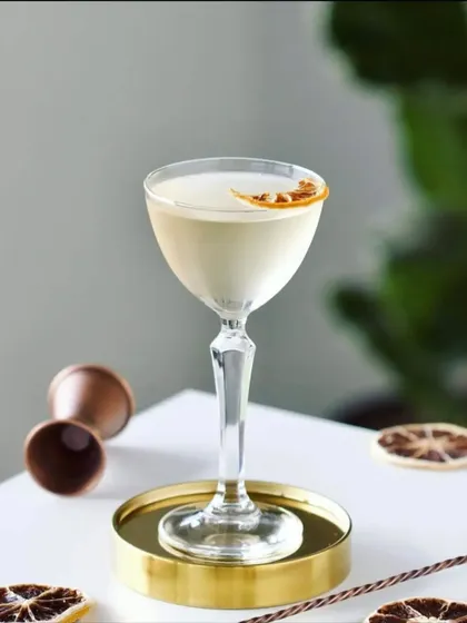 Another creation for Plaka Cyberhub. This elegant sour in a vintage coupe glass shows the international style we achieved using local ingredients.