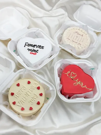 Our bento cakes are designed to look great from every angle. Here you can see the clean lines and careful decoration on our heart-shaped and round designs.
