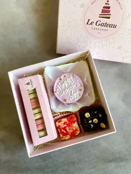 Our special hamper for International Women's Day. It includes a bento cheesecake, assorted macarons, and two types of brownies, making it a super delicious gift.