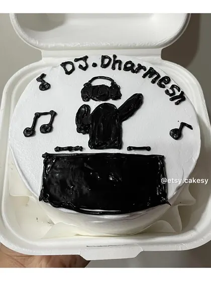 A DJ-themed bento cake for a music lover's birthday.