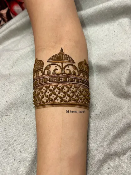 The arm band with the 'jaal' or net pattern filled in. The intricate dot work on this layer adds depth and richness to the design.