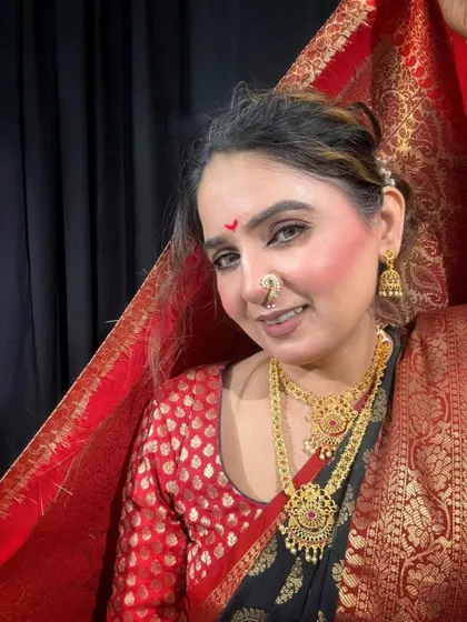 A close-up of the Maharashtrian festive look, highlighting the winged eyeliner and the traditional gold jewelry.