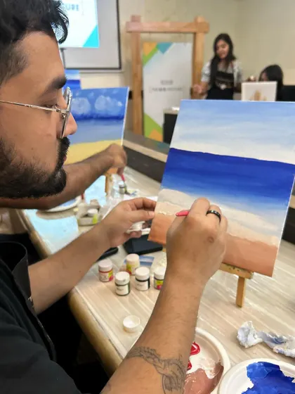 A close-up of a participant adding texture and detail to his beach scene.