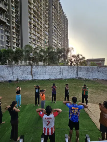 The morning vibe at our Kanjurmarg park is all about starting the day strong. Here, the group warms up together, getting ready to conquer the session.
