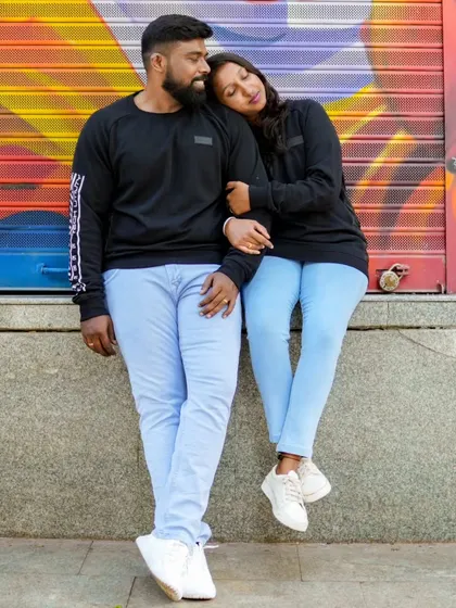 A relaxed and intimate moment against a graffiti wall. Even in a busy city, we can find quiet spots for romantic photos.