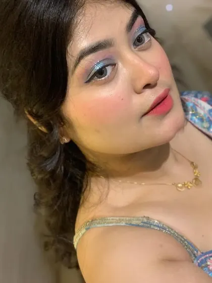 A bright and fresh look with shimmery blue eyeshadow.