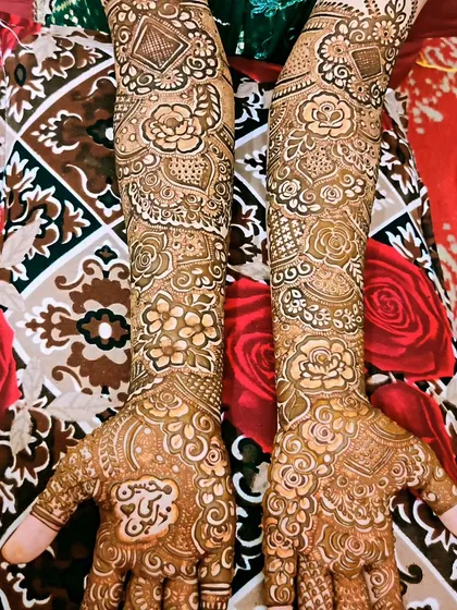 A beautiful bridal design with the groom's name, Arbaz, written on the palm. The details are so intricate and lovely.