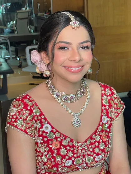 Soft, dreamy, and naturally glowing. This bride wanted a very natural look, so I used peachy pink tones on her eyes and cheeks for a fresh, youthful radiance.