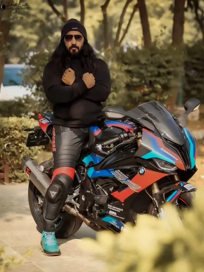 A powerful stance from the rider next to his BMW M 1000 RR. This portrait is all about attitude, matching the aggressive design of the bike.