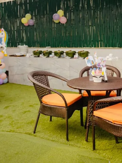 The catering area is also decorated to match the theme, with a unicorn cutout and pastel balloons.