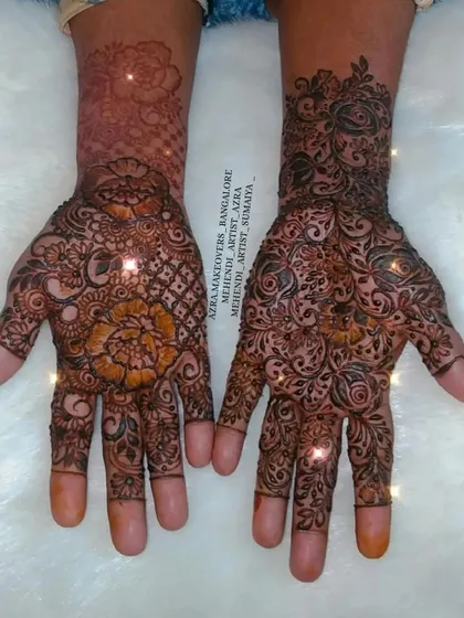 A non-bridal Eid mehendi with a mix of styles, perfect for celebrating the festival.