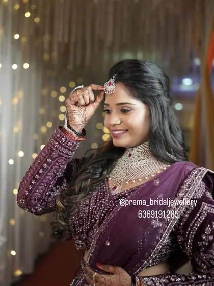 Another beautiful shot of the bride adjusting her maang tikka.