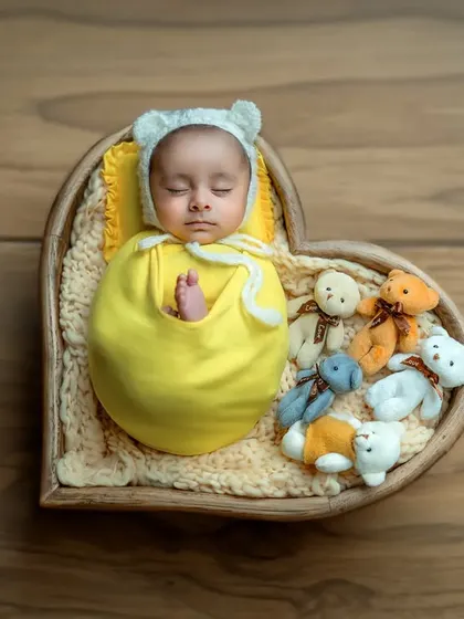 Another variation of the heart-shaped basket, this time in a bright and cheerful yellow theme with tiny teddy bears.