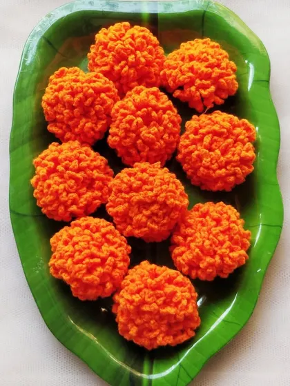 Since I posted about my crochet flowers, I have been busy with new orders. Here is a plate of orange marigolds, perfect for Gudi Padwa decorations. Thank you for the wonderful response.
