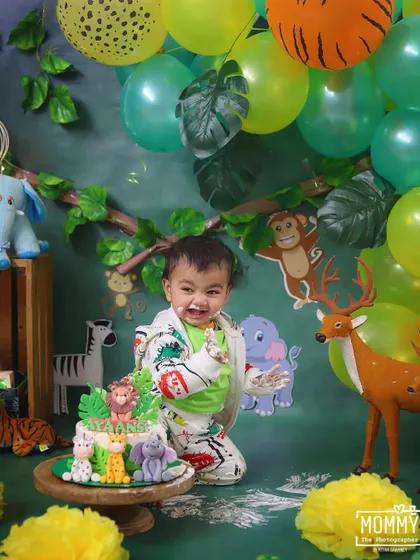 Let's go on a wild adventure! A jungle theme is always so much fun, and this little explorer couldn't be happier with his amazing animal cake.