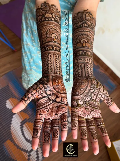 This bridal mehendi combines geometric jaali patterns with traditional motifs. I also personalized it by hiding the groom's name, "Yash," within the intricate design on the arm.