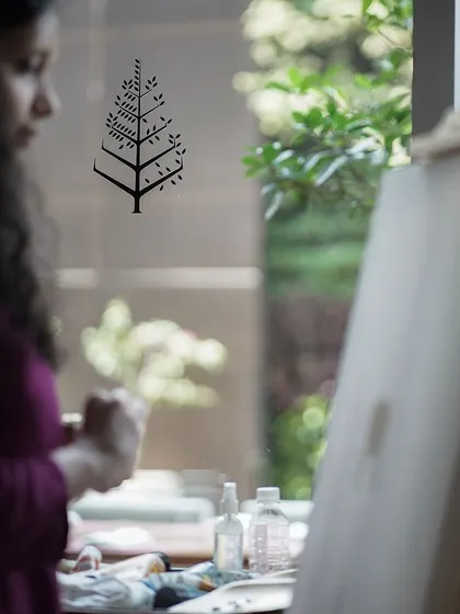 A quiet moment of focus at my easel during the live painting session at CUR8, Four Seasons. The natural light and beautiful surroundings provided the perfect inspiration for the piece.