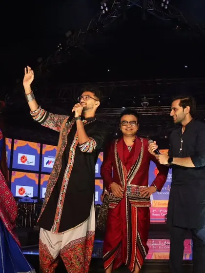 A fun interaction with the popular digital creators 'Funcho' on stage. I am adept at engaging with influencers and celebrities, creating entertaining content for the live audience.