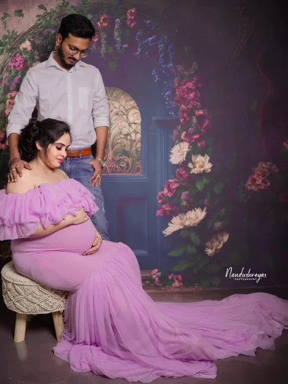 A duplicate of 203, this romantic portrait is perfect for couples who want to capture the magic of their pregnancy.