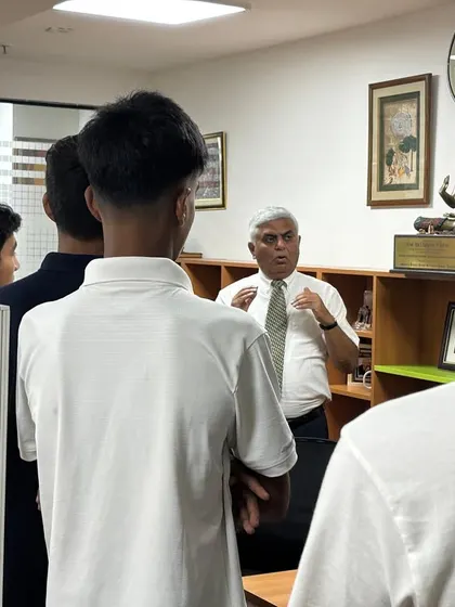 Our players listen intently during a one-on-one consultation at the SUMONA Institute. Following their fitness scans, each player receives personalized feedback from a sports psychologist to understand their data and make targeted improvements.