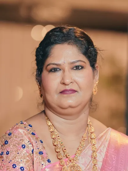 An elegant and subtle makeup look for the mother of the bride. My goal is to make every member of the family feel beautiful and confident.