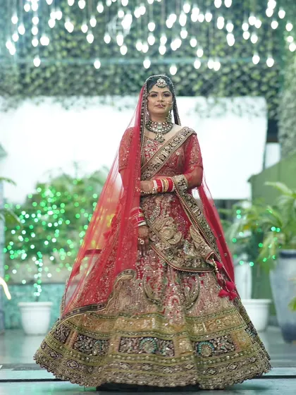 A beautiful full-length shot of the bride against a backdrop of fairy lights, creating a magical and enchanting atmosphere.