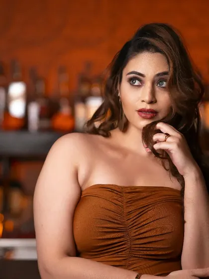 A soft glam look with a focus on expressive eyes. I used a subtle winged liner and warm eyeshadows, complemented by a muted red lip, creating a sophisticated look for this commercial shoot.
