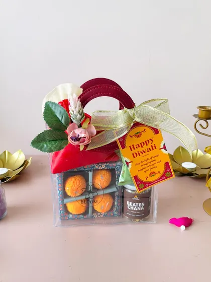 This gift bag is an excellent choice for bulk gifting, offering a festive look and feel at an affordable price point.
