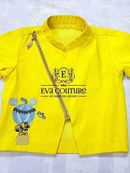 A fun and modern yellow kurta for a baby. It has an asymmetrical zip and a cute hot-air balloon embroidery.