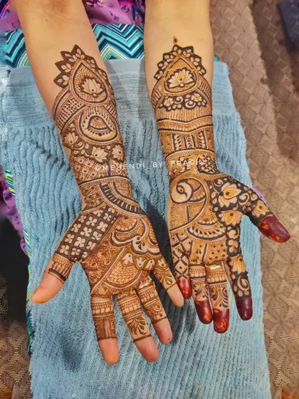 A beautiful blend of traditional checks and modern cut-work. This Indian design has a contemporary feel while still being intricate and full.