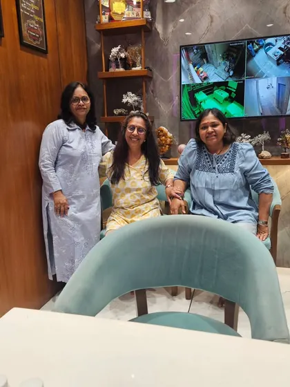 A group of friends came in together for a session. It can be a powerful experience to learn about your life path alongside the people who support you.