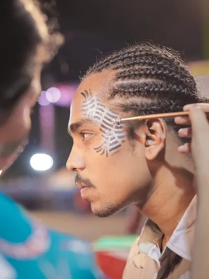 We have cool designs for men too. Here's an abstract tribal-style design being painted.