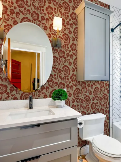 Our Autumn Blossom wallpaper adds a touch of elegance and warmth to this bathroom. Its water-resistant properties make it a practical choice for a stylish and functional space.
