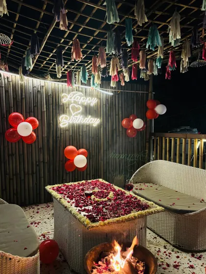 I believe birthdays should be extra special. Here’s a cozy birthday setup I did, complete with a flower-covered table, balloons, and a personal bonfire to keep you warm. Let me know your vision, and I'll bring it to life.