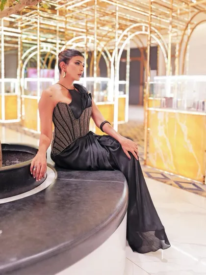 The full silhouette of the black Nexus pre-stitched sari, showcasing its fluid drape and the sharp structure of the zari threadwork corset.