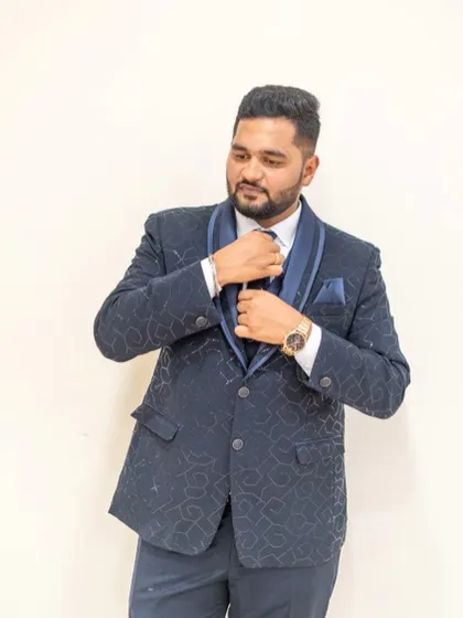 A polished reception look for the groom. The focus is on creating a natural, shine-free finish that enhances his features for professional photography.