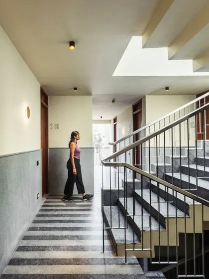 Even common areas deserve careful design. The corridors in Pixel 2 feature a "pyjama" pattern floor as a nod to the area's textile history, complemented by custom brass lights and dark wooden doors that add a touch of understated luxury.