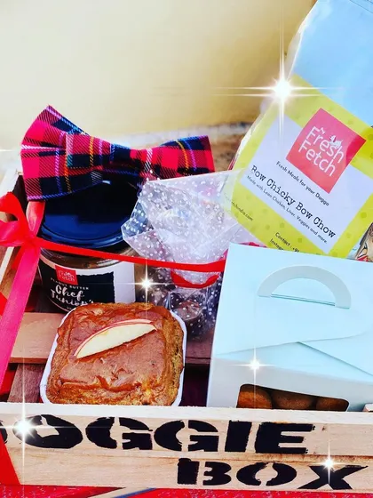 Looking for the perfect gift? My Doggie Box is packed with goodies like a fresh meal, homemade cookies, a grain-free muffin, and even a stylish bow tie to make any pup feel special.
