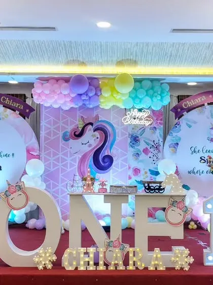 Another angle of the complete unicorn setup for Chiara's birthday.