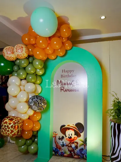 A themed archway with a balloon garland, serving as another photo spot or entrance marker within the jungle party.