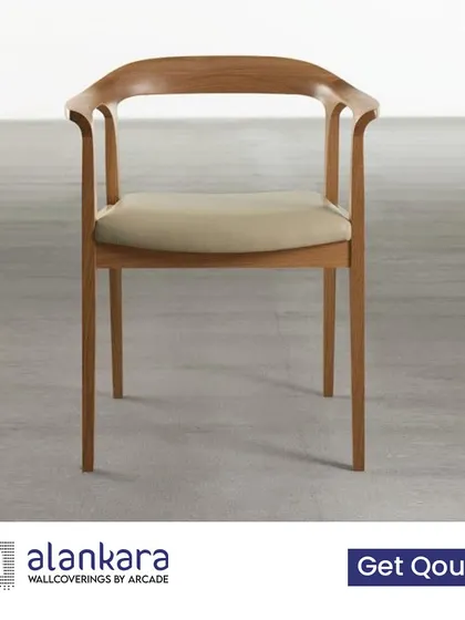 This elegant wooden chair features a gracefully curved backrest and a light-colored seat, embodying a simple yet sophisticated aesthetic.