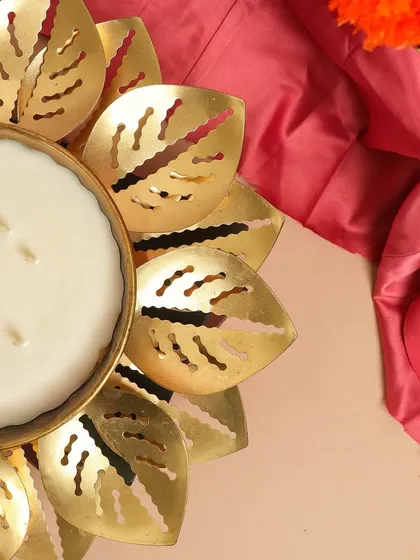 Not ready for the festive season to end. Enjoying the last few flickers of our beautiful lotus urli.