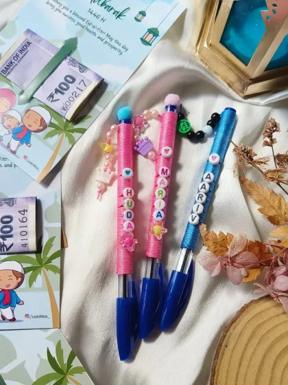 A close-up of our personalized name pens for Eid, made for Huda, Maria, and Aariv. They are a unique and useful gift for kids.