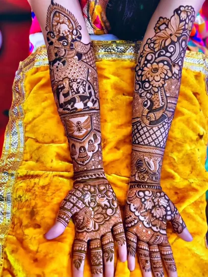 A duplicate view of a stunning narrative bridal mehendi. The details in the figures and the surrounding floral and geometric patterns are clearly visible, showcasing the level of artistry involved.