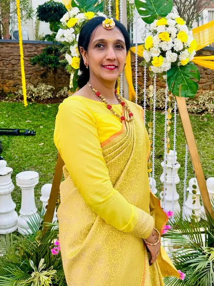Savitha looking absolutely gorgeous in this ethereal yellow saree. The color and the grace with which she carries it is just perfect.