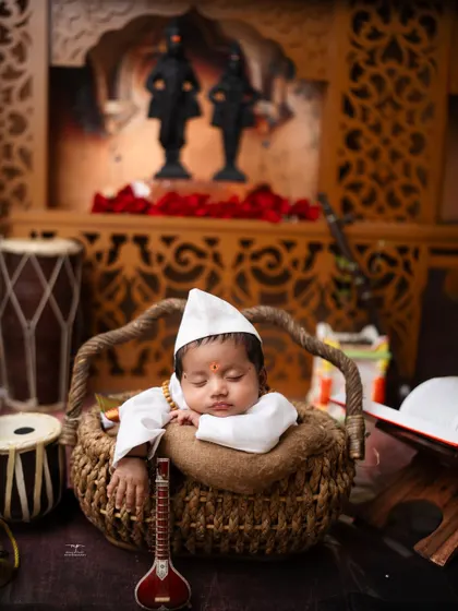 Resting peacefully in a basket, this little Varkari is a picture of serenity. I love capturing these quiet, traditional moments.