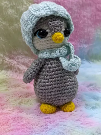 Another angle of the little penguin with his hat and scarf.